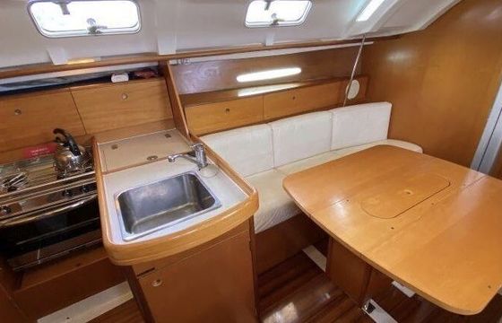 Sailboat Beneteau First 33.7 10m
