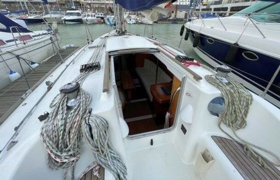 Sailboat Beneteau First 33.7 10m