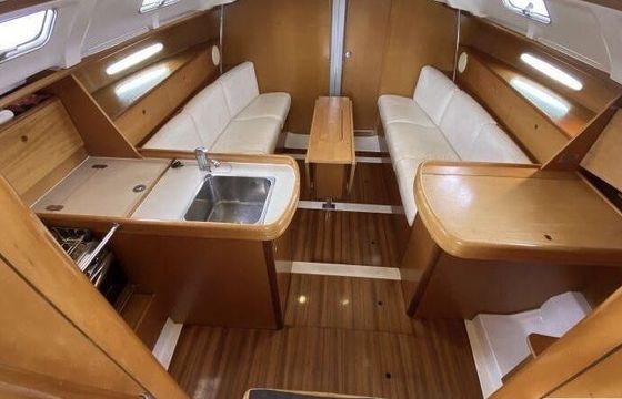 Sailboat Beneteau First 33.7 10m