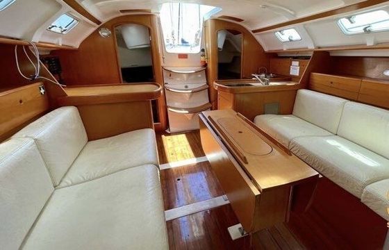Sailboat Beneteau First 33.7 10m