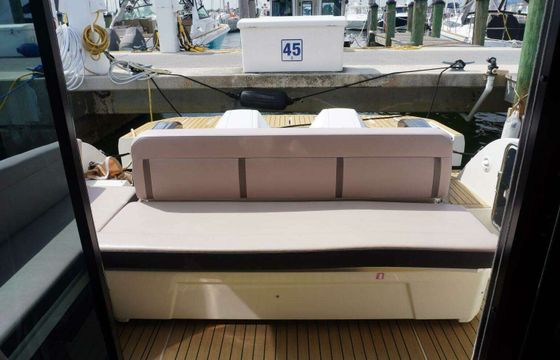 Motorboat Jeanneau Leader 36 600hp