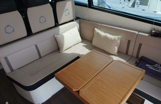 Motorboat Jeanneau Leader 36 600hp