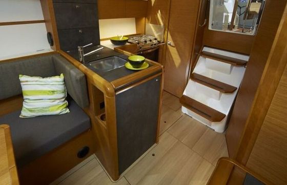 Sailboat Jeanneau Llampuga Sun Odessey 349 Limited Edition 10.4m
