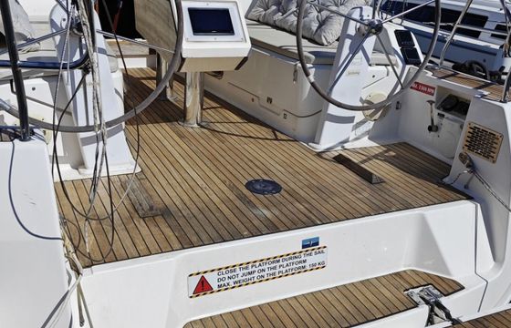 Sailboat BAVARIA CRUISER 37 11.3m