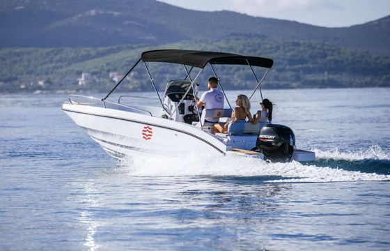 Motorboat Oktogon Venturo 21S 150 150hp