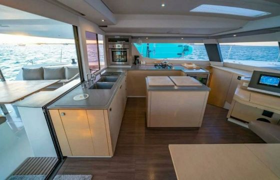 Catamaran Fontaine Pajot Saba 50 15.24m