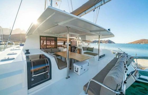 Catamaran Fontaine Pajot Saba 50 15.24m