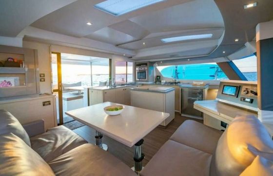 Catamaran Fontaine Pajot Saba 50 15.24m