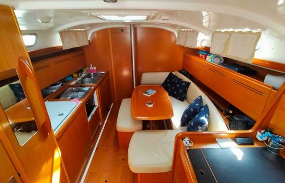 Sailboat Beneteau Cyclades 39.3 12m