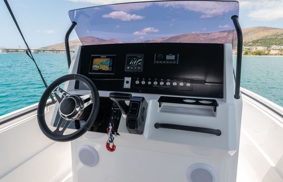 Motorboat Protagon 25 Space 250hp