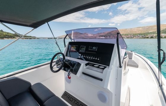Motorboat Protagon 25 Space 250hp