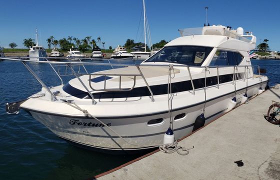 Motorboat Intermarine Oceanic 36