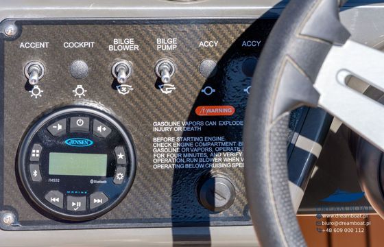 Motorboat Bayliner VR6E 250hp