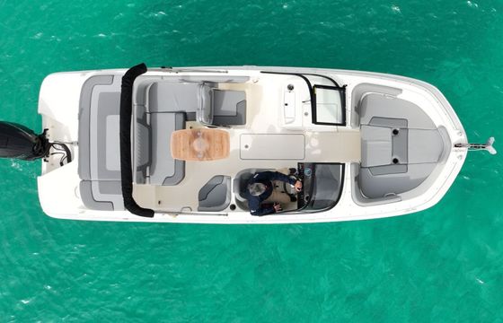 Motorboat BAYLINER VR6 200hp