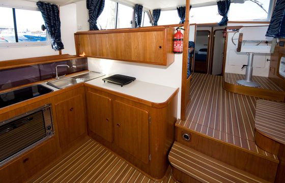 Houseboat Tip Top