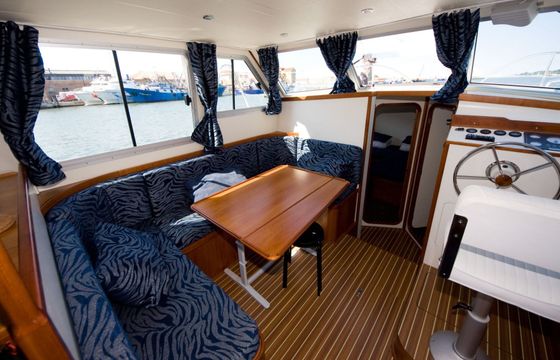 Houseboat Tip Top