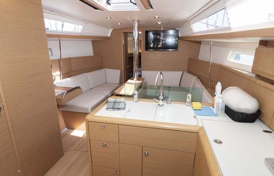 Sailboat Jeanneau Sun Odyssey 389 11.34m
