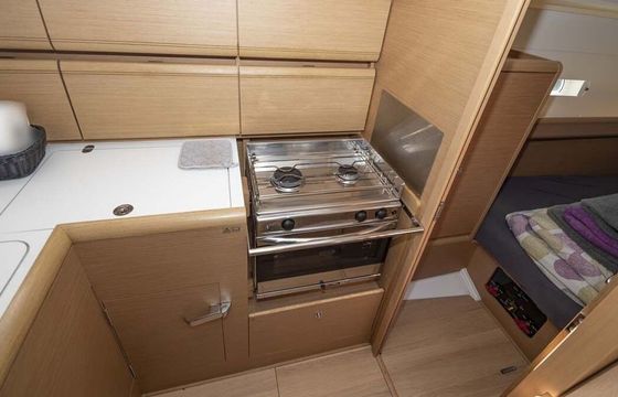 Sailboat Jeanneau Sun Odyssey 389 11.34m