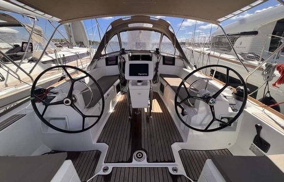 Sailboat Jeanneau Sun Odyssey 389 11.34m