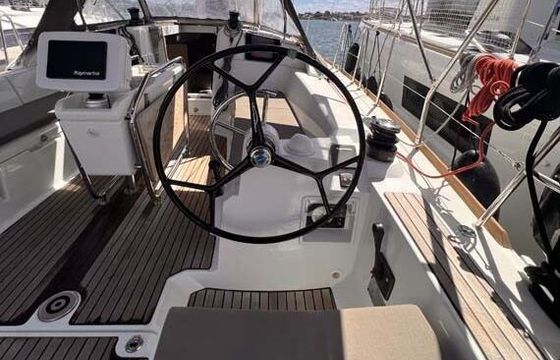 Sailboat Jeanneau Sun Odyssey 389 11.34m