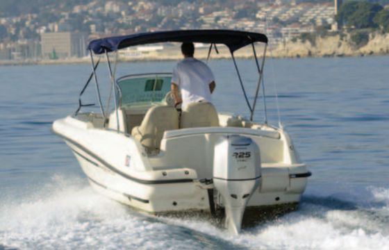 Motorboat Jeanneau Cap Camarat 715 200hp