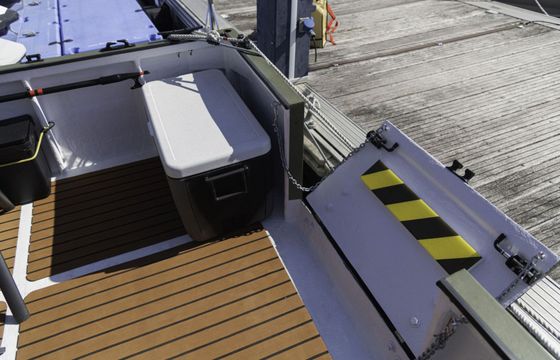 Motorboat Landing Cat Tambito 01 15hp