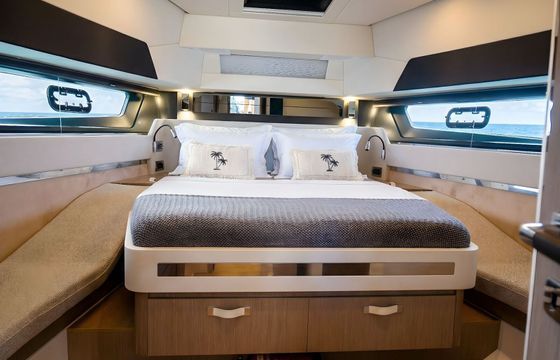 Motor yacht Fjord Blue Palm 53ft