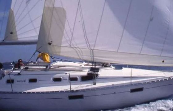 Sailboat Beneteau Oceanis 370 10.6m