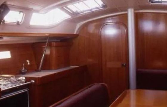 Sailboat Beneteau Oceanis 370 10.6m
