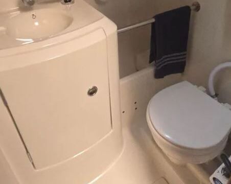 Sailboat Beneteau Oceanis 370 10.6m