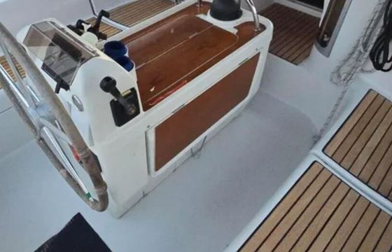 Sailboat Beneteau Oceanis 370 10.6m