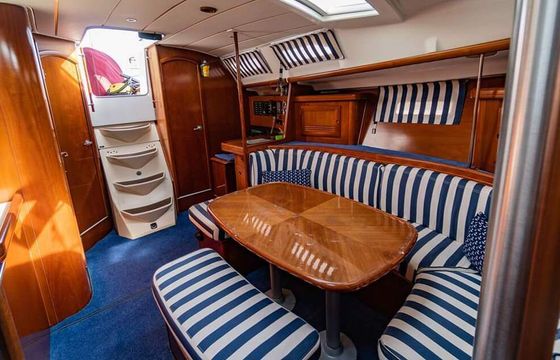 Sailboat BENETEAU Oceanis   393 cliper 11m