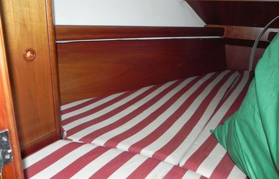 Sailboat Beneteau Oceanis 311 9.85m