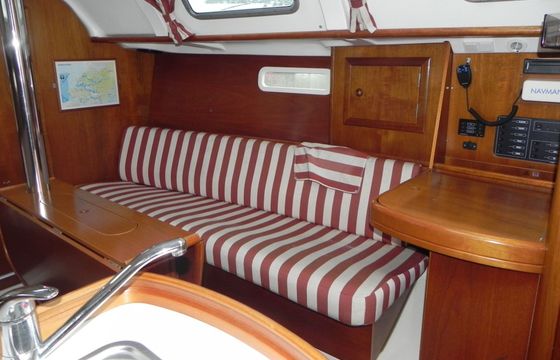 Sailboat Beneteau Oceanis 311 9.85m