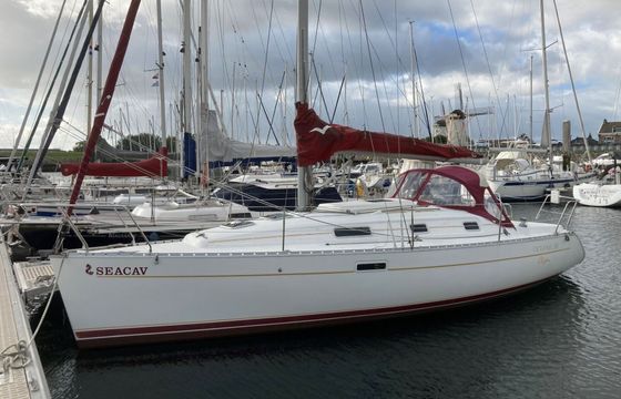 Sailboat Beneteau Oceanis 311 9.85m