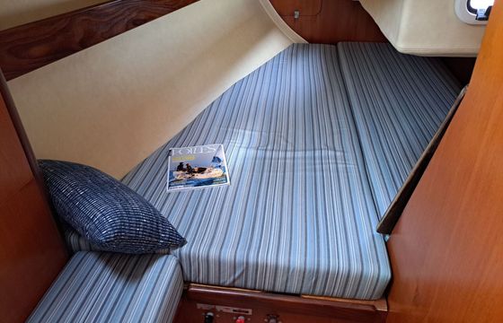 Sailboat Beneteau First 325 9.9m