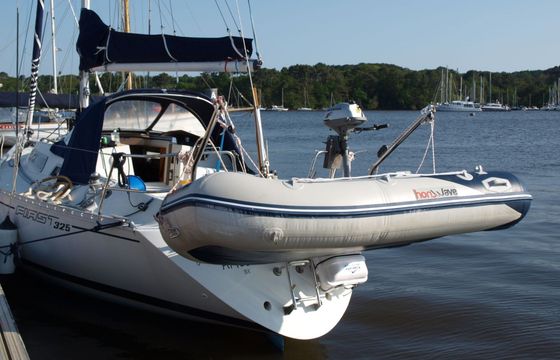 Sailboat Beneteau First 325 9.9m