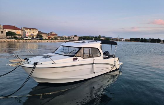 Motorboat Beneteau Antares 8 300hp