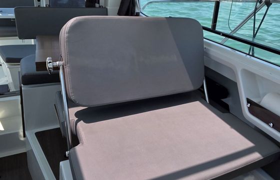 Motorboat Beneteau Antares 8 300hp