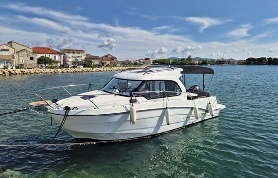 Motorboat Beneteau Antares 8 300hp
