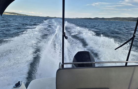 Motorboat Beneteau Antares 8 300hp