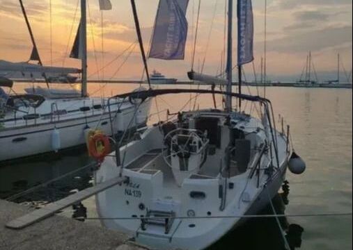 Sailboat Beneteau Oceanis 37 10.58m