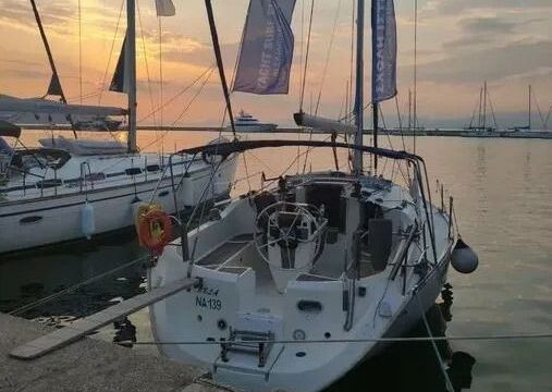 Sailboat Beneteau Oceanis 37 10.58m