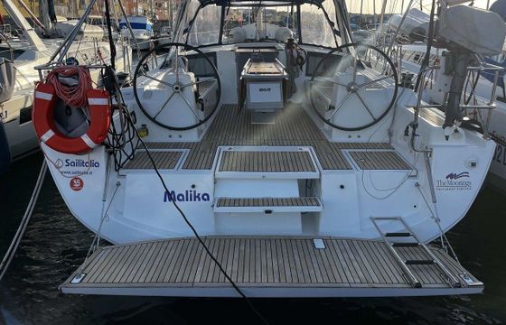 Sailboat Beneteau Oceanis 41 12.43m