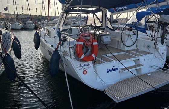Sailboat Beneteau Oceanis 41 12.43m