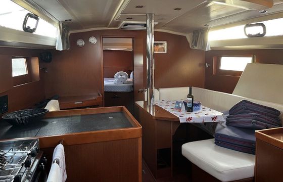 Sailboat Beneteau Oceanis 41 12.43m