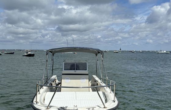 Motorboat Boston Whaler Outrage 22 225hp
