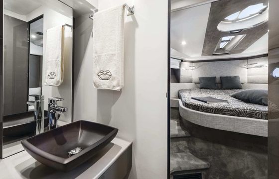 Motor yacht Cranchi M44 Ht 800hp