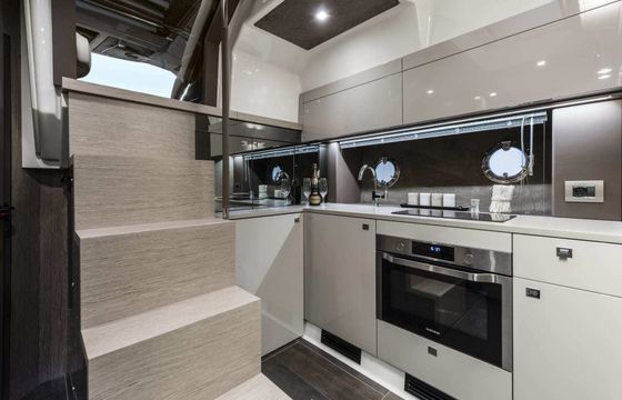 Motor yacht Cranchi M44 Ht 800hp