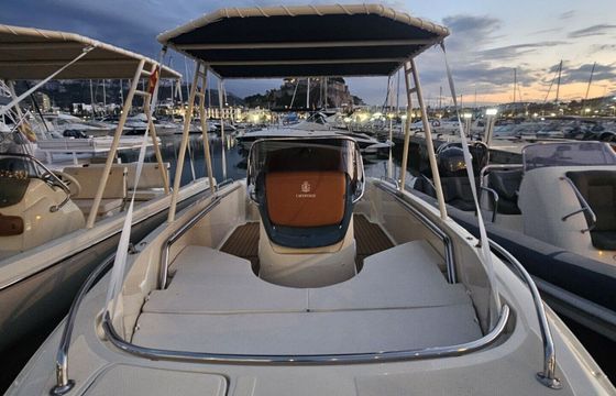 Motorboat INVICTUS Cappoforte fx200 150hp